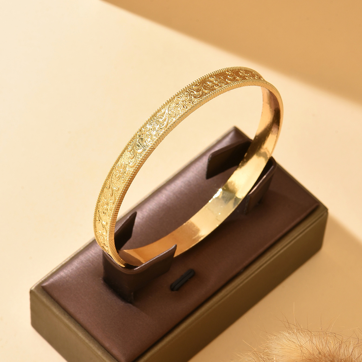 Men Accessories For Wrist - 골든 브라이드 핸드 액세서리, 조각 패턴이